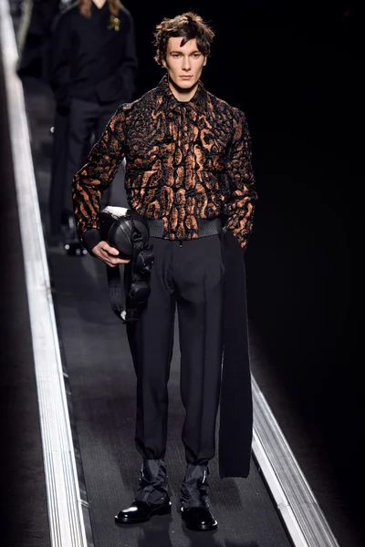 Look 14